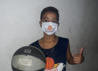 Entrega das cestas básicas do projeto Arremesso Educacional