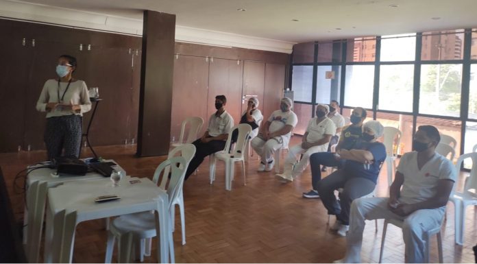 Treinamento da equipe do restaurante do BNB Clube