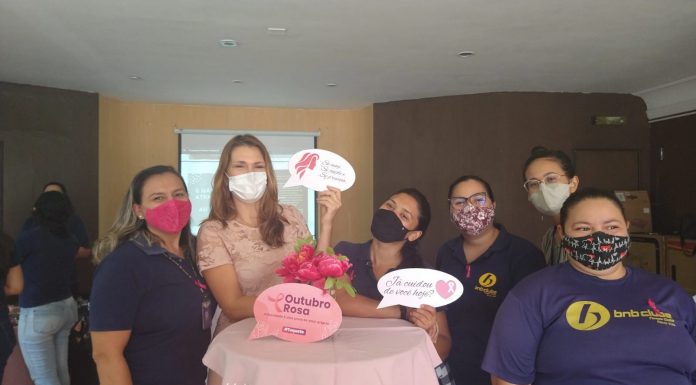 Colaboradoras participam de evento especial do Outubro Rosa