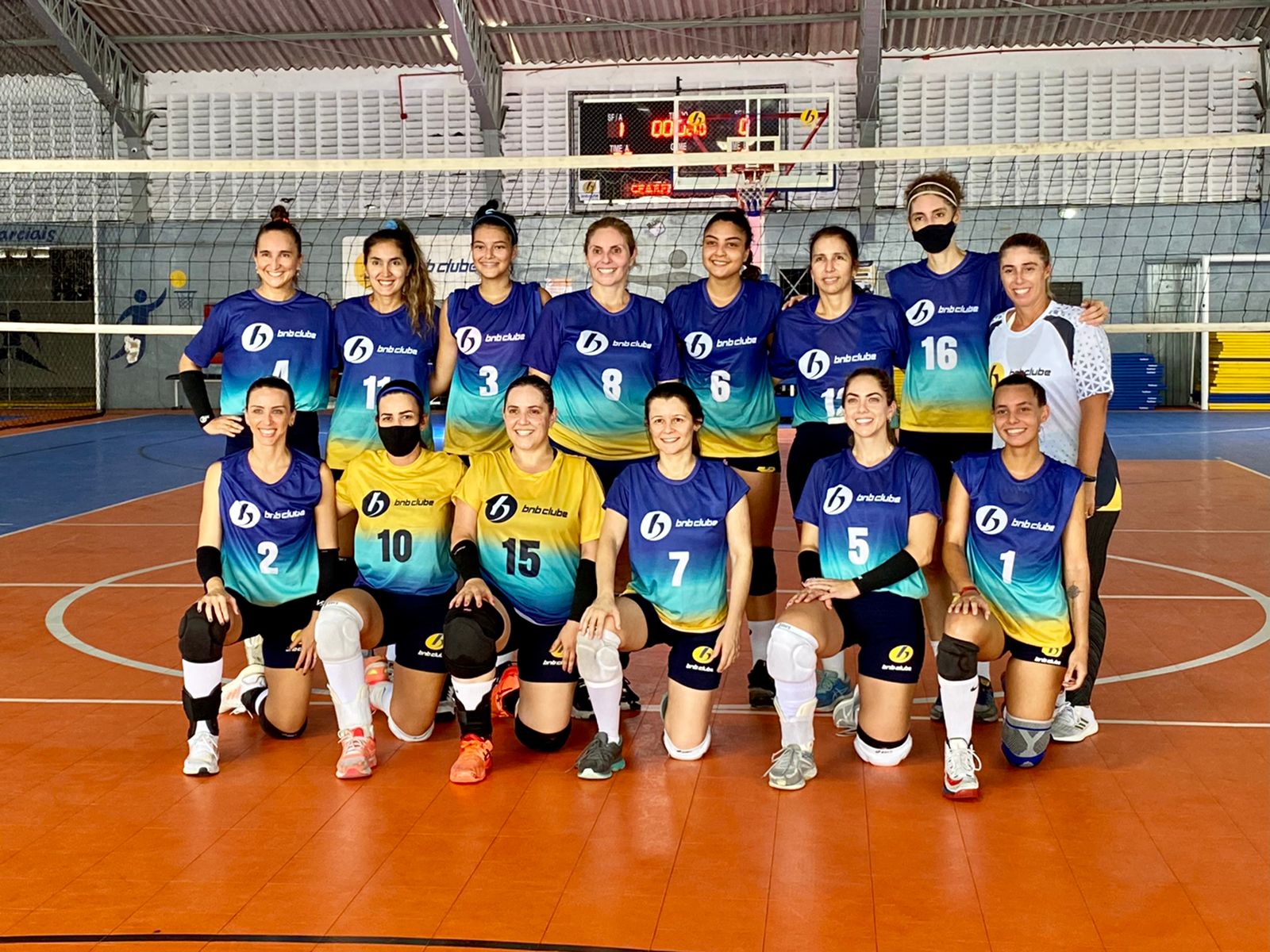 Equipe de Voleibol Adulto Feminino estreia com vitória fora de