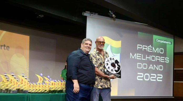 Prof. Campainha, do BNB Clube, é homenageado na premiação Melhores do Ano de 2022, da FUCE