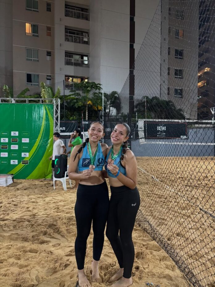 1° etapa do cearense de vôlei de praia 🥉sub19 @liviasousava 🥇sub17 @lia_vcardoso .@ctcarolce @